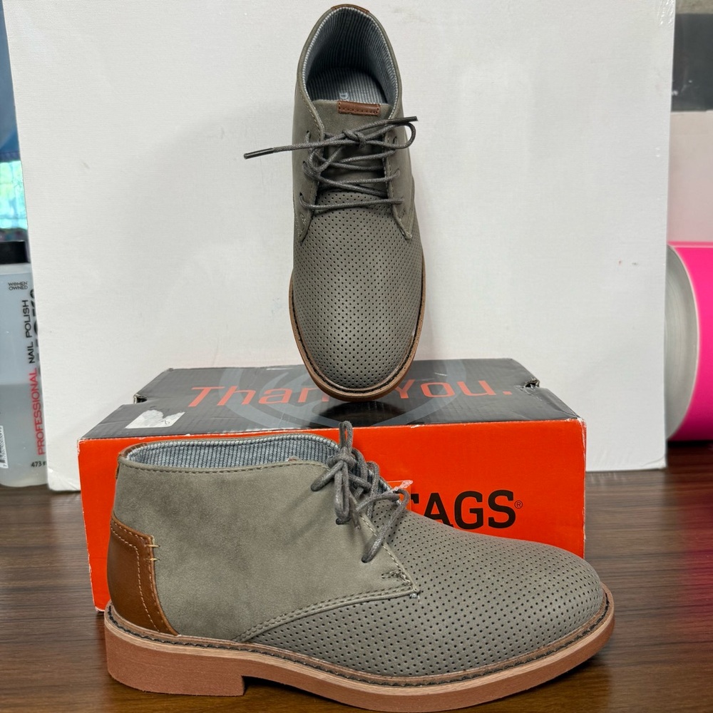 Deer Stags Gray Chukka Boots with Classic Style